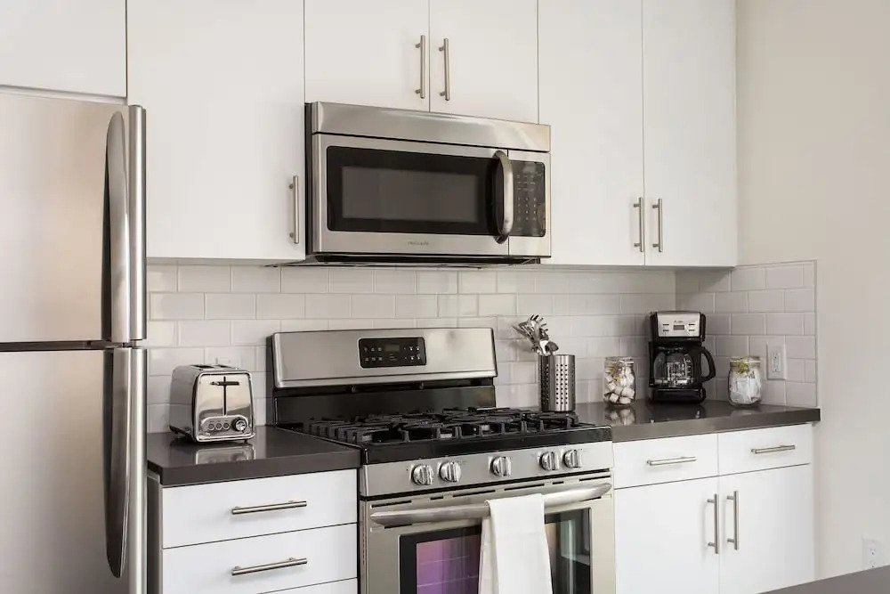Luxurious 2BD & Den Hollywood Apartment