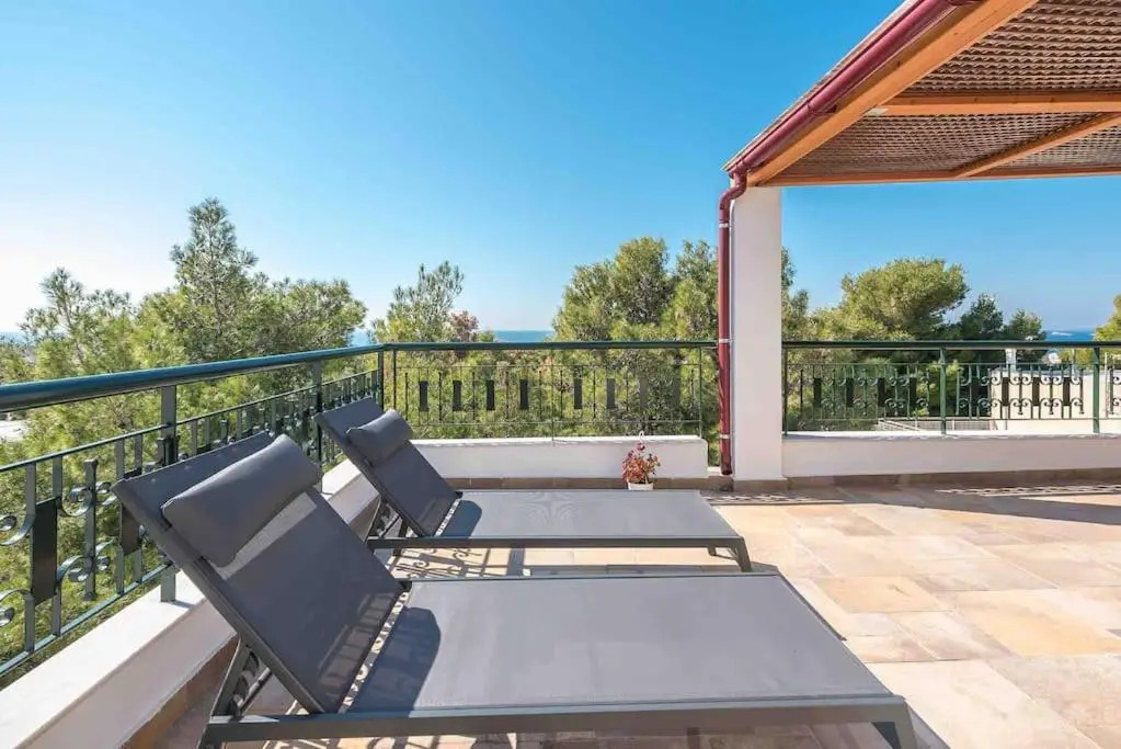Saronis seaview 2bdr residence 500m from the beach