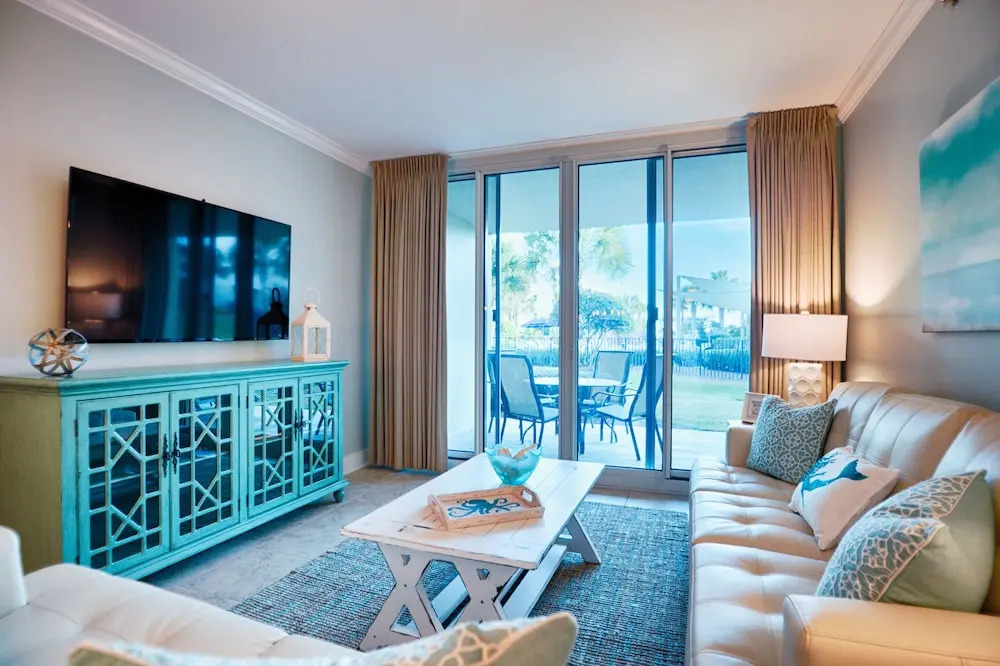 Waterscape C202 - 3 Br condo by RedAwning