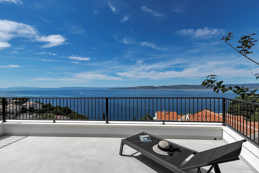 Villa Roof pool