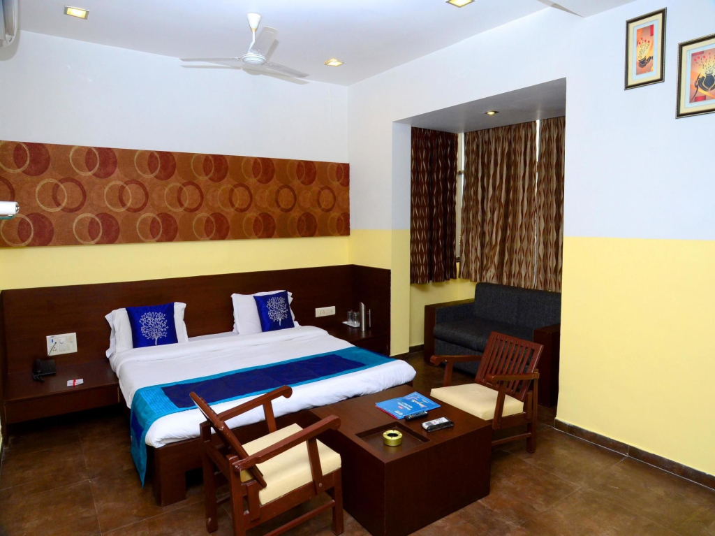 OYO 1030 Hotel Palm View Residency