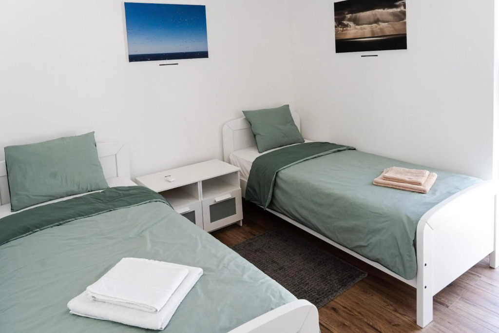 Station 22 - Brand new apartment with a terrace and private parking