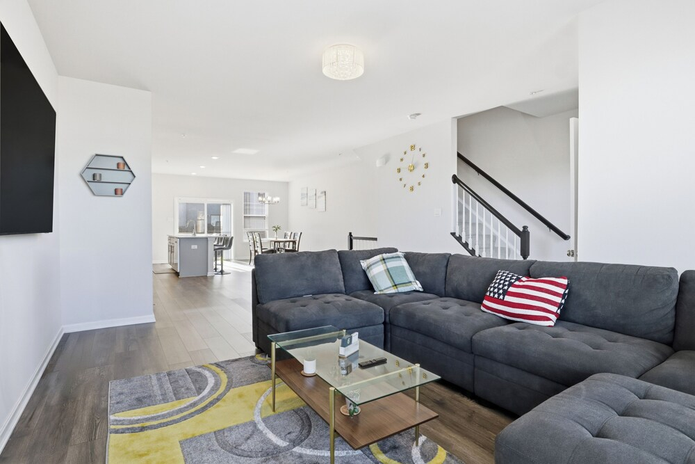 2 Mi to Dtwn Frederick: Updated Townhome
