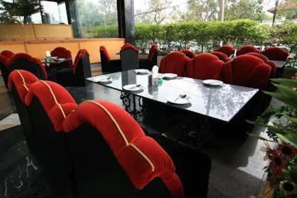 13 Coins Ngamwongwan Hotel