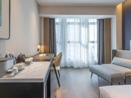 Atour Hotel Xinxiang East Station Pingyuan Road