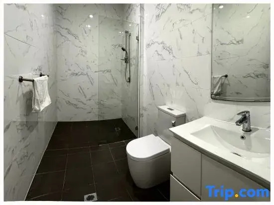 Burwood 2Br Lovely Apartment Near Train Station