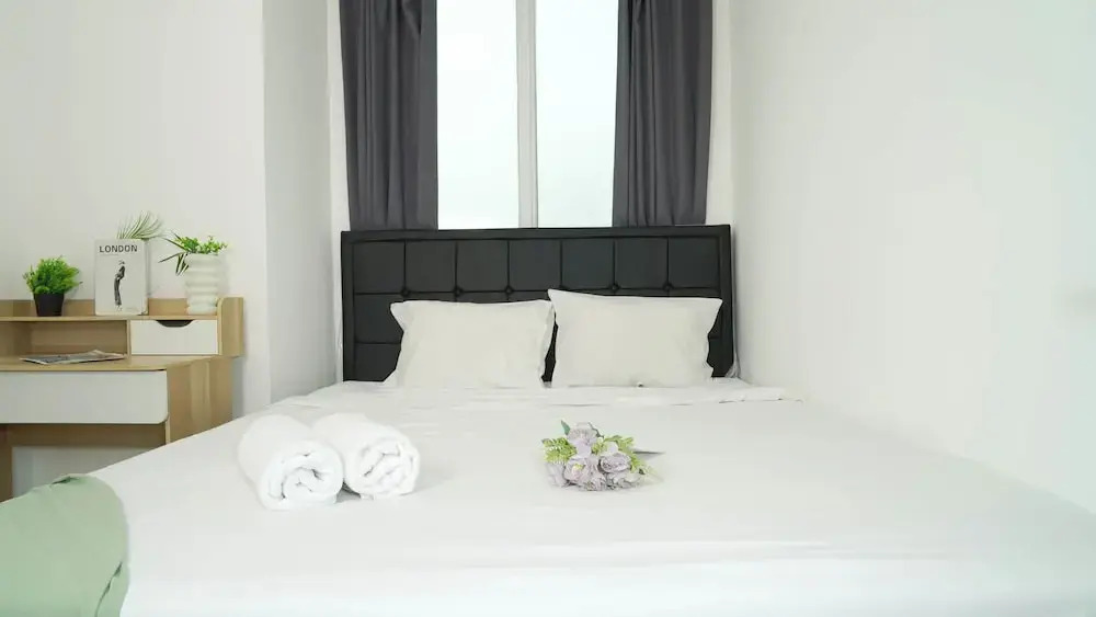 Modern 2Br With Service Room Apartment Woodland Park Residence
