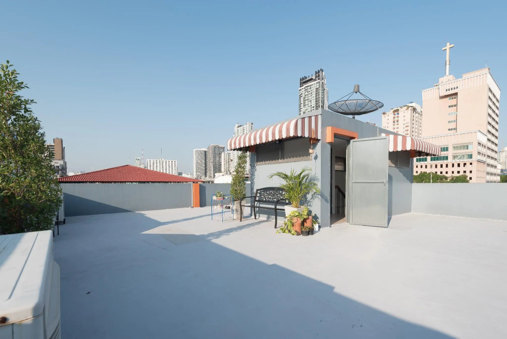 BaanSu Hostel