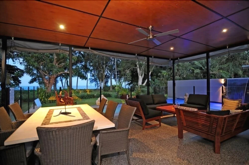 Bramston on the Beach - A Private Poolside Oasis