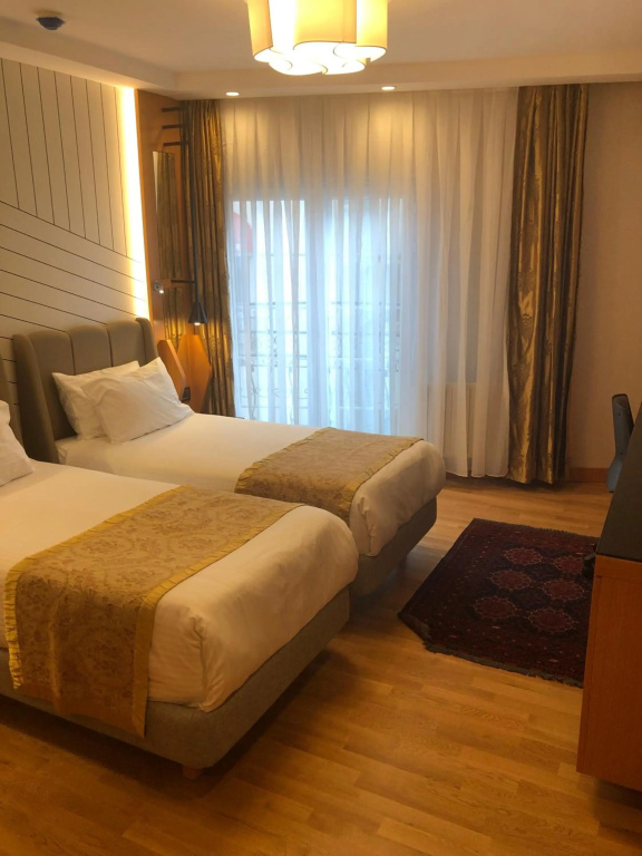 Maywood Hotel