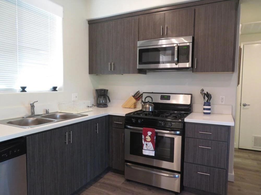 Fully Furnished Apartments near Hollywood