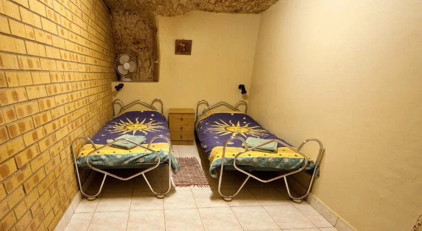 Radeka Downunder Underground Motel
