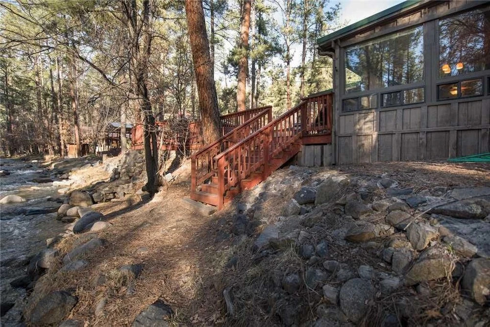 A Stones Thoreau - Two Bedroom Cabin with Hot Tub