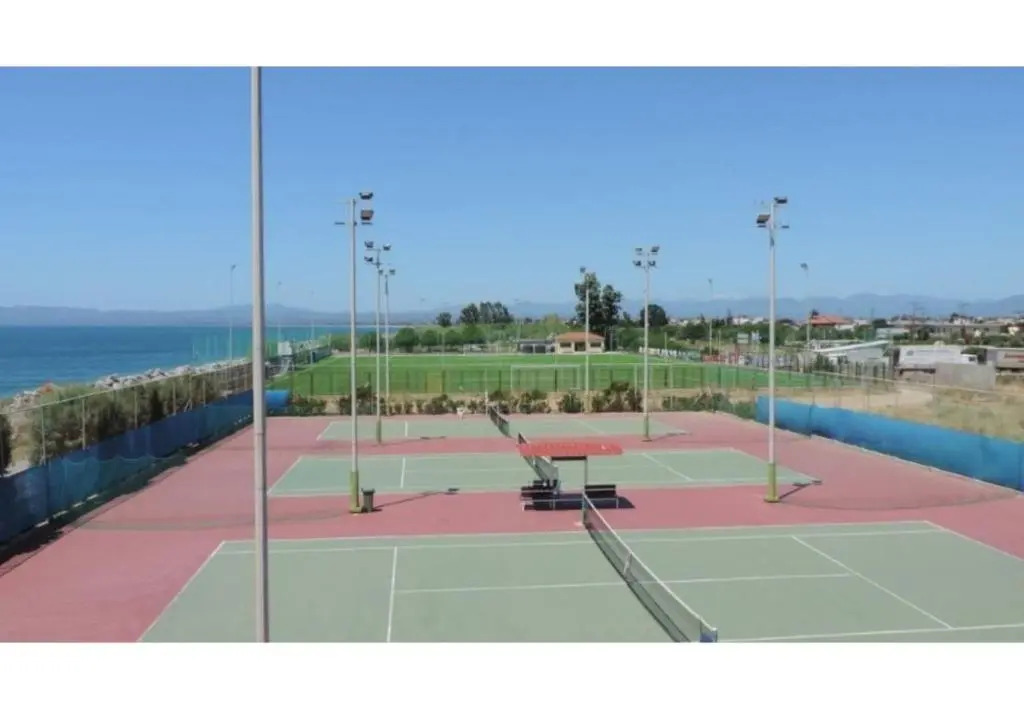 Lovely 3-bedroom Rental Unit With Alluring Views