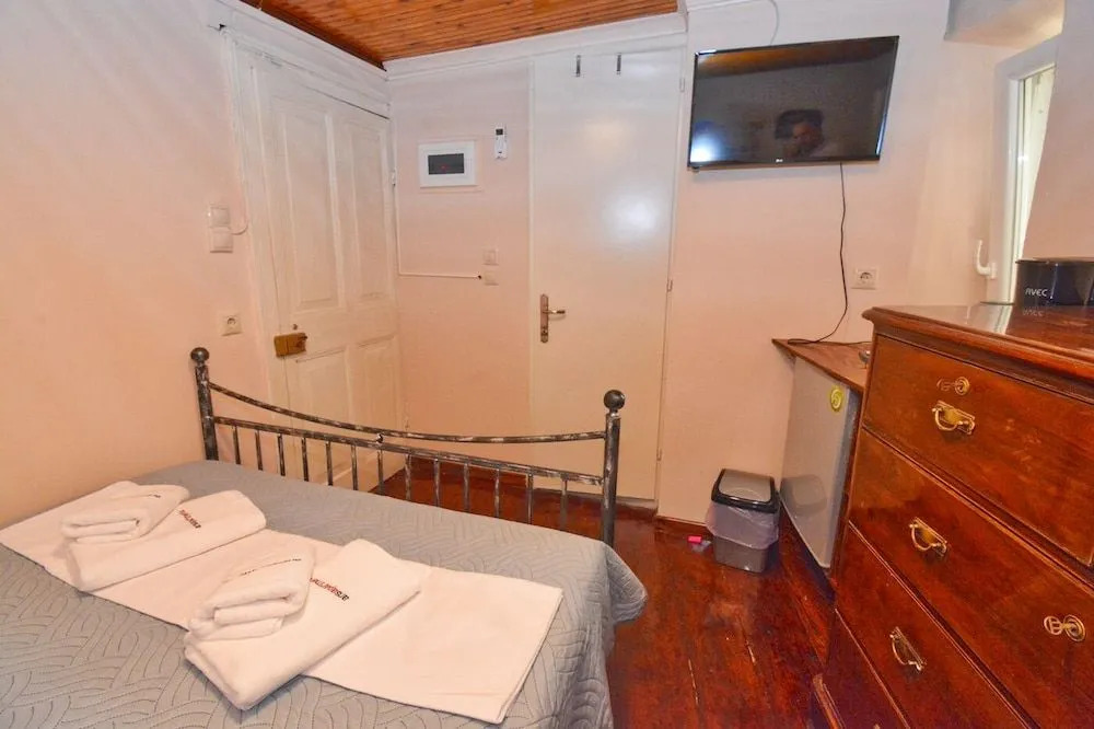 Kampielo Homes - Budget room prv bathroom