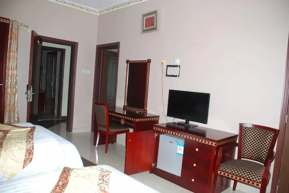 Obaa'S Golden Plaza Hotel