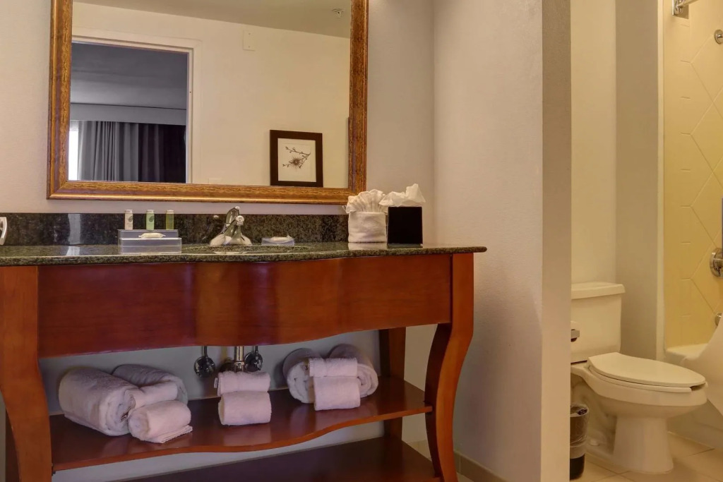 GreenTree Inn & Suites Phoenix Sky Harbor