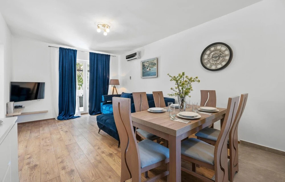 2 Bedroom Nice Home In Betina