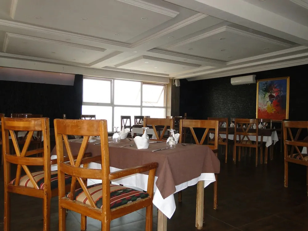 Iris Toubab Hotel