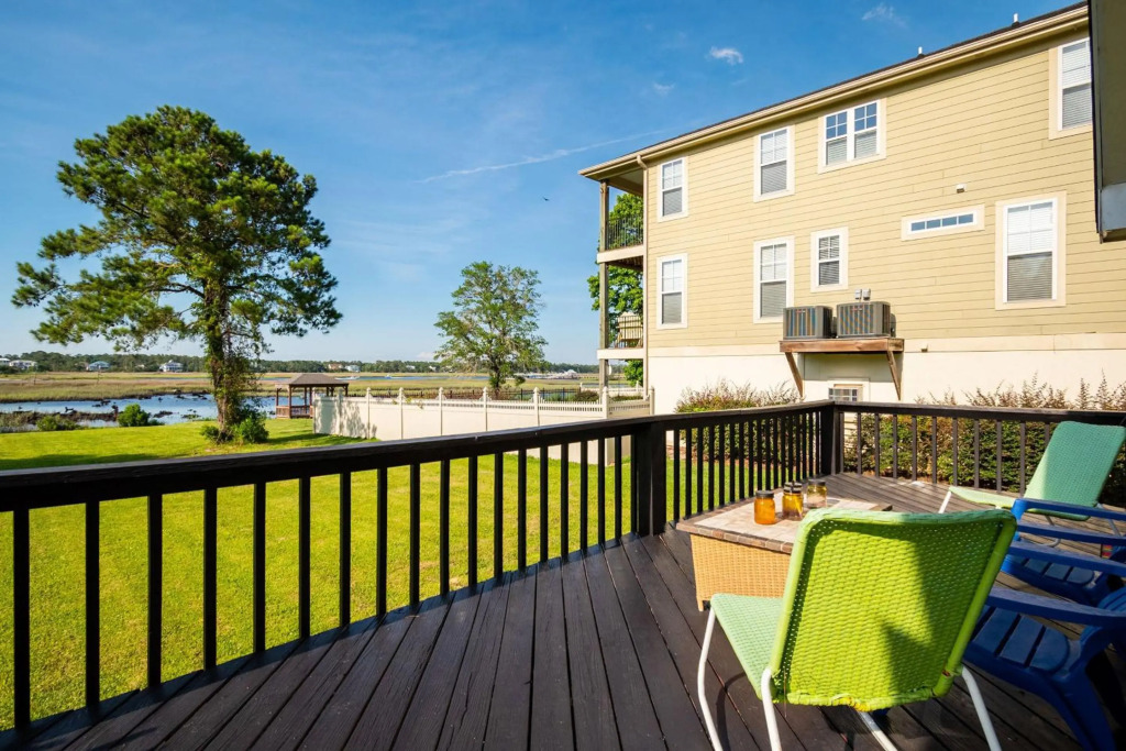 Dockside Paradise by Oak Island Accommodations