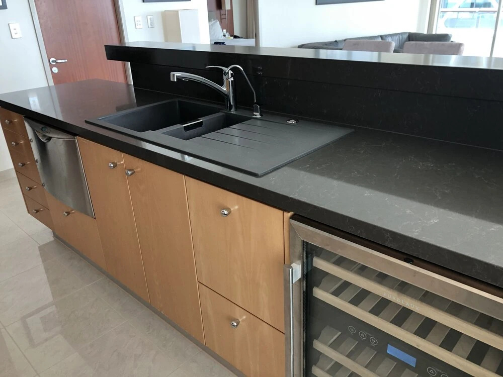 QV Central Upscale Apt in a Hotel (929)