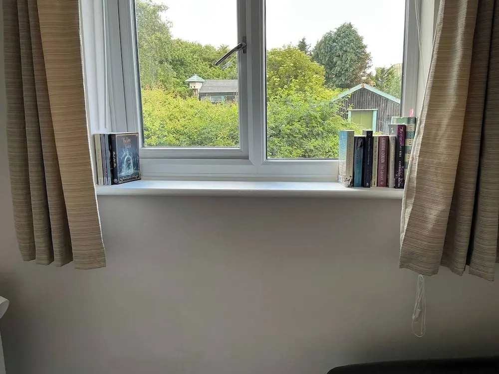 Spacious Luxury House Sleeps 8 Adults