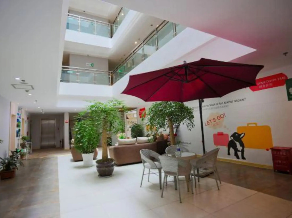 Yunzhishang Hotel (Lijiang Ancient City Xueshan Road)