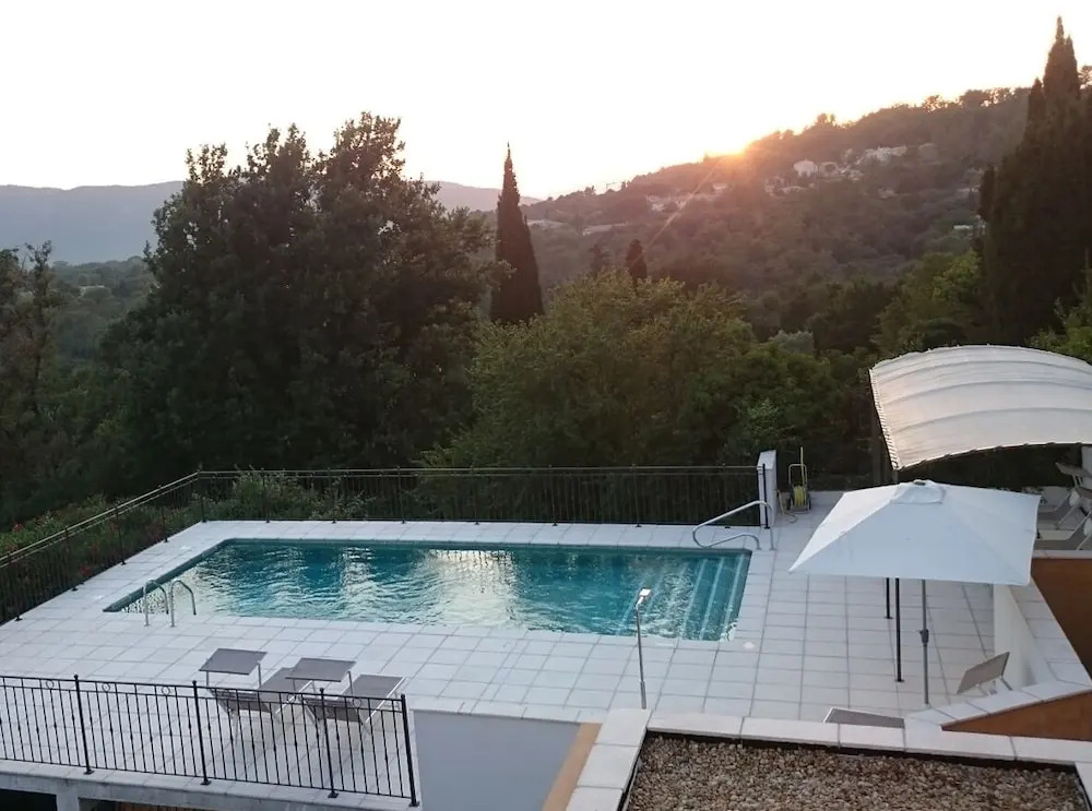 Au Relais Provencal