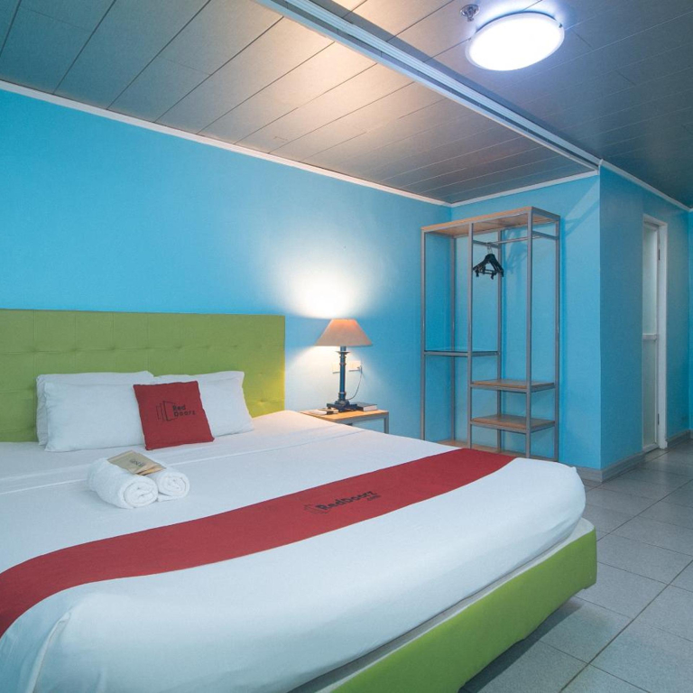 RedDoorz Plus at New Era Budget Hotel Near UCMed and Chong Hua Hospital Mandaue FORMER RedDoorz Plus New Era Budget Hotel Mandaue