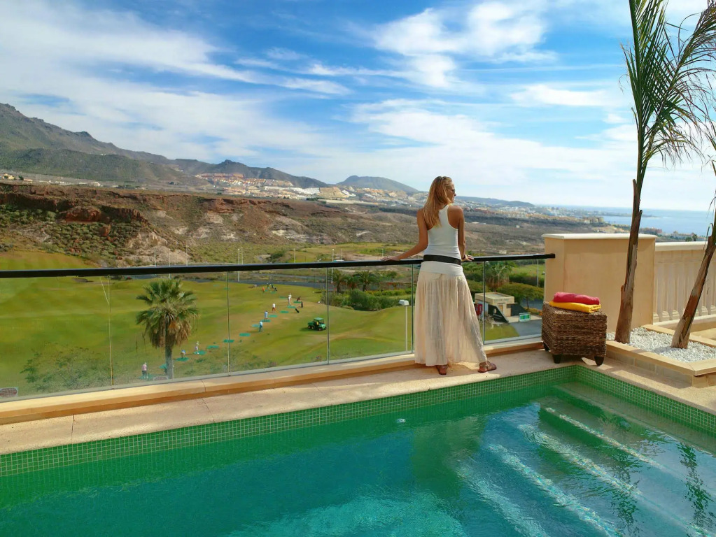Royal Garden Villas, Luxury Hotel