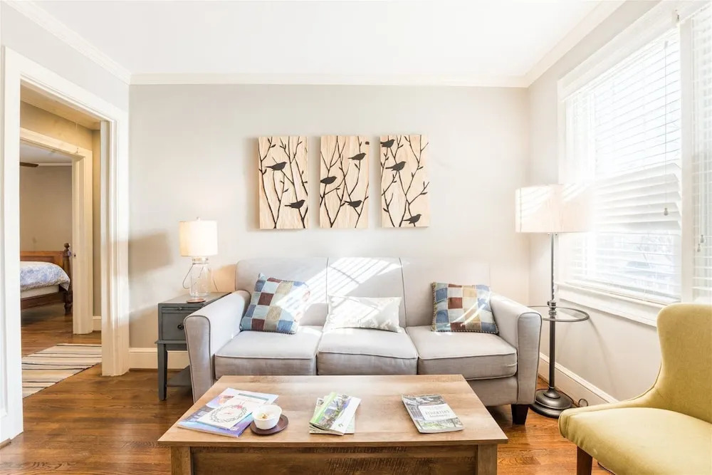 Randall St , 202/204