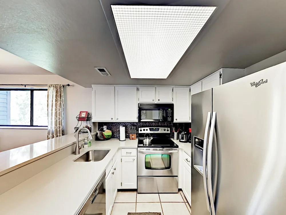 4BR 4BA Rustic Mountain Condo Park City by RedAwning