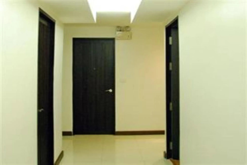White House Asoke Sukhumvit 18