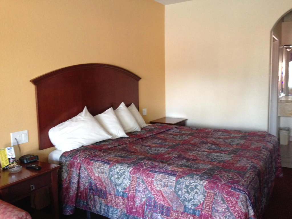 Scottish Inn & Suites