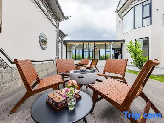 Floral Hotel·Jinqi Mountain Lake hotel (Dali Erhai Ecological Corridor Store)