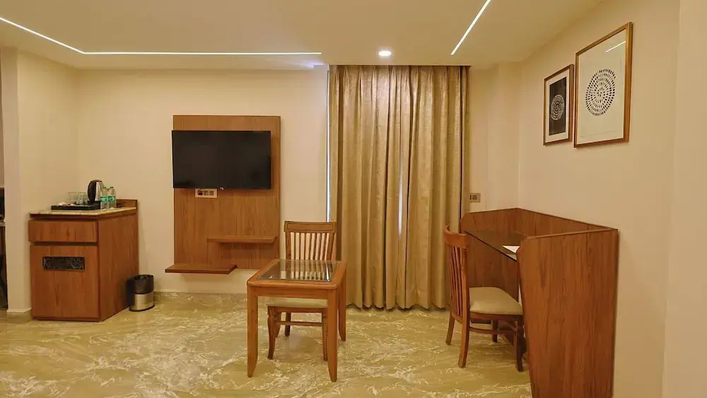 FlxHo Horizon ONE - Luxury Hotel & Residences Golf Course Road, 2 Min from 42-43 Metro Station