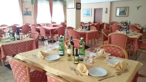 Hotel Holiday House
