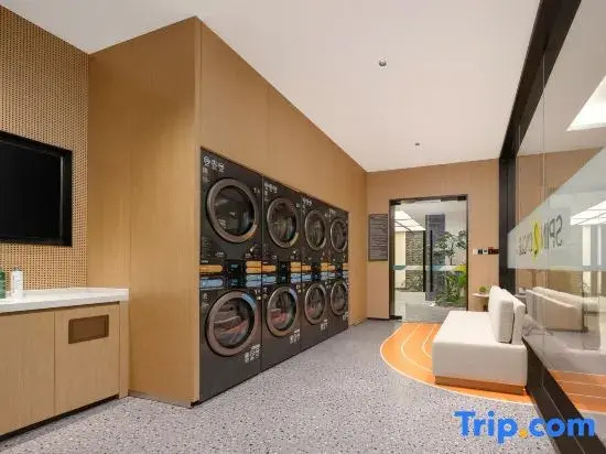 Home2 Suites By Hilton Jinan West Railway Station East Square