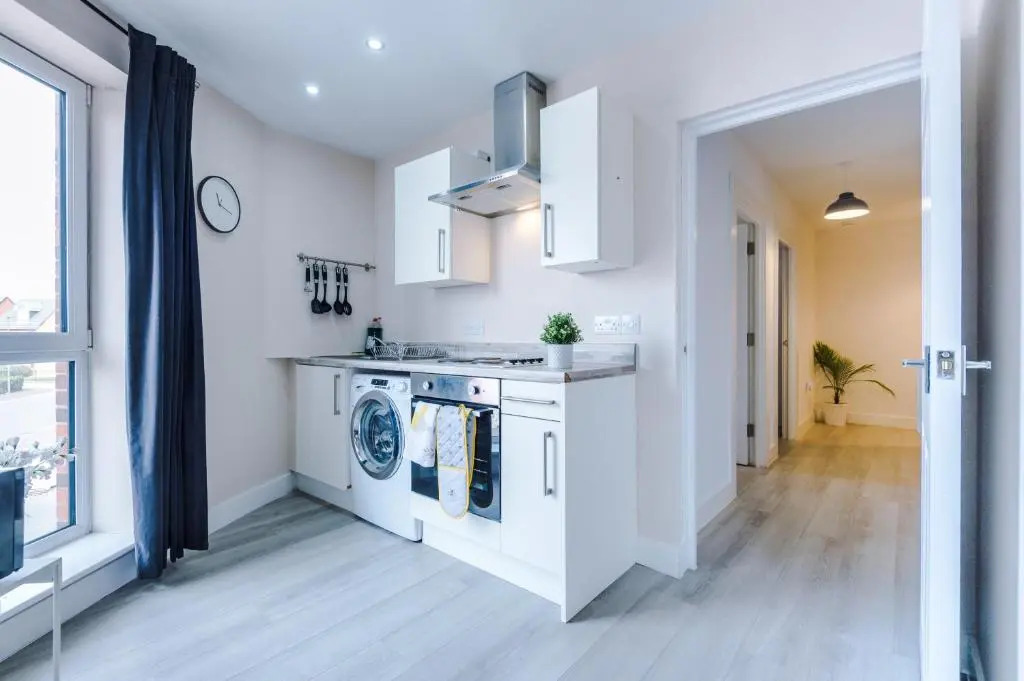 OPP Apartments Barall Court - Great for contractors, 2 miles from city centre, free parking & WIFI
