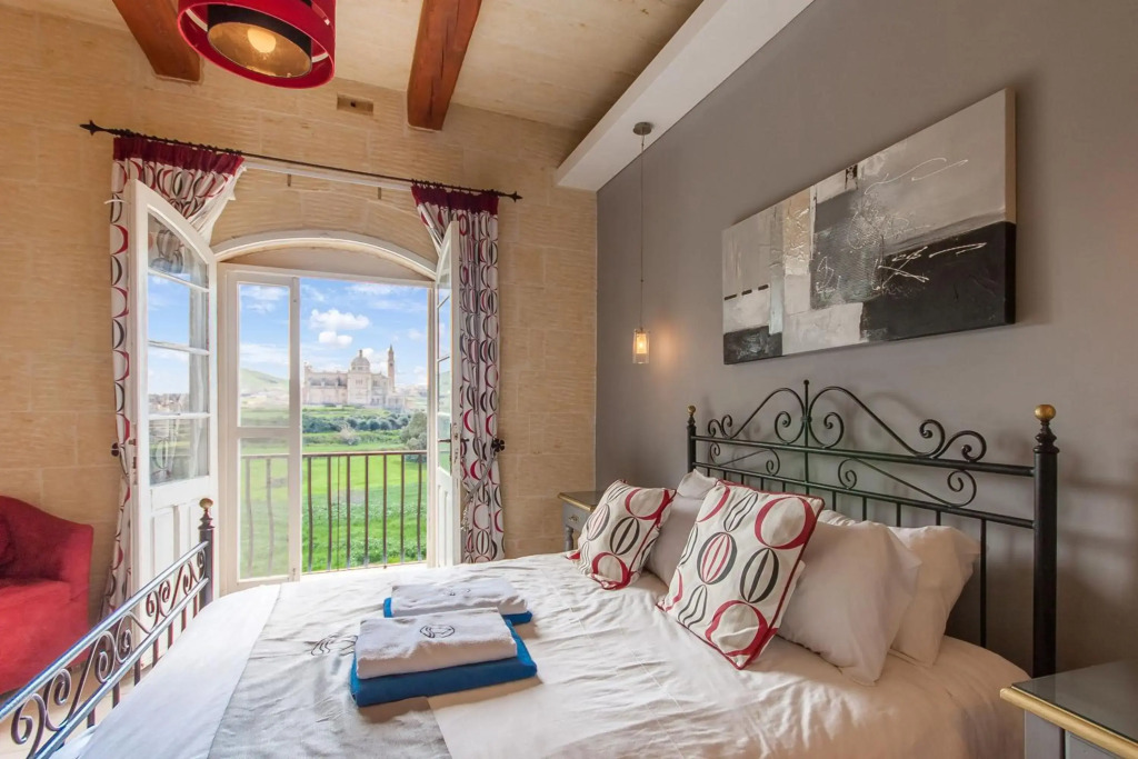 Twilight Gozitan Farmhouse With Pool - Happy Rentals