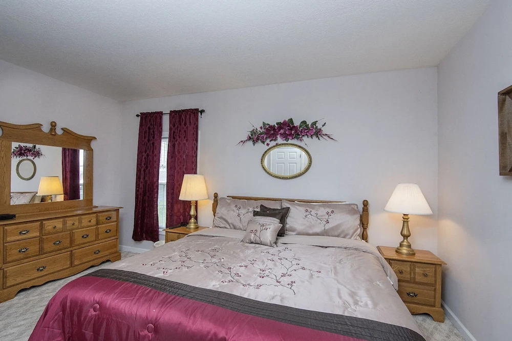 Colonial Crest Condo 104 by Heritage Cabin Rentals