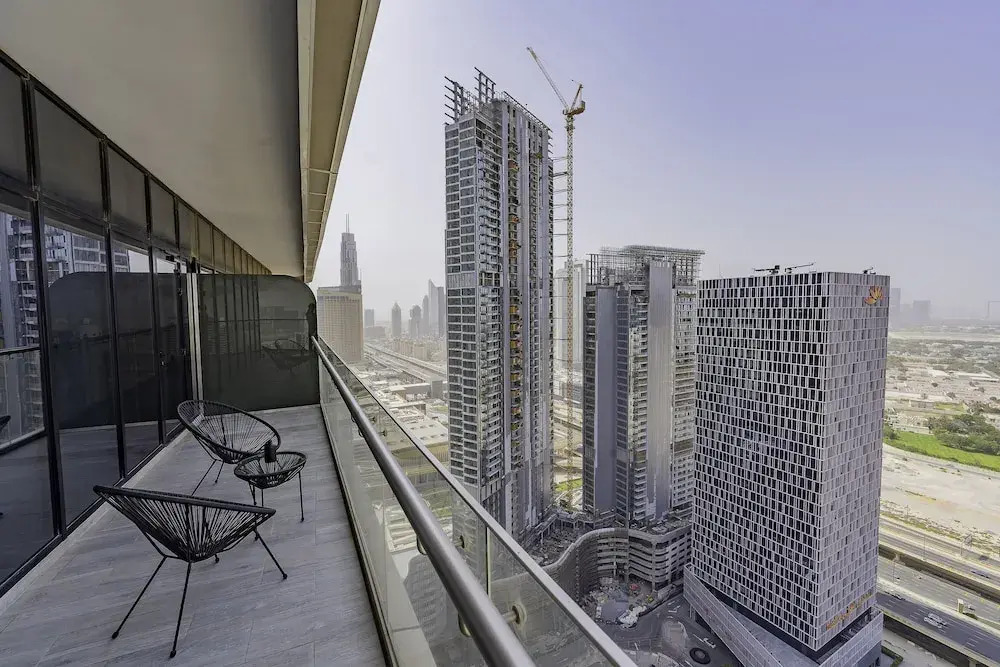 Monty - Luxury Meets Comfort Apt With Panoramic City View