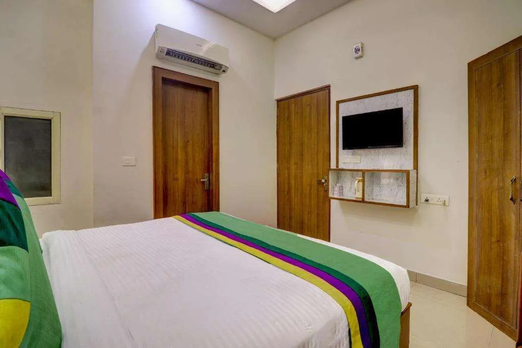 Treebo C1 Taj Nirvana
