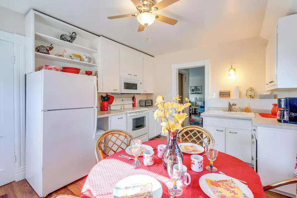 Lake Michigan Vacation Rental: 1 Block to Marina!