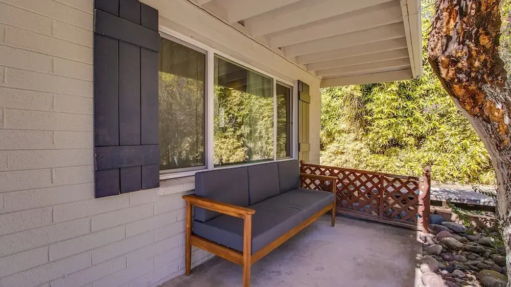 Bright & Cozy Mid Town Zen Yard Studio!