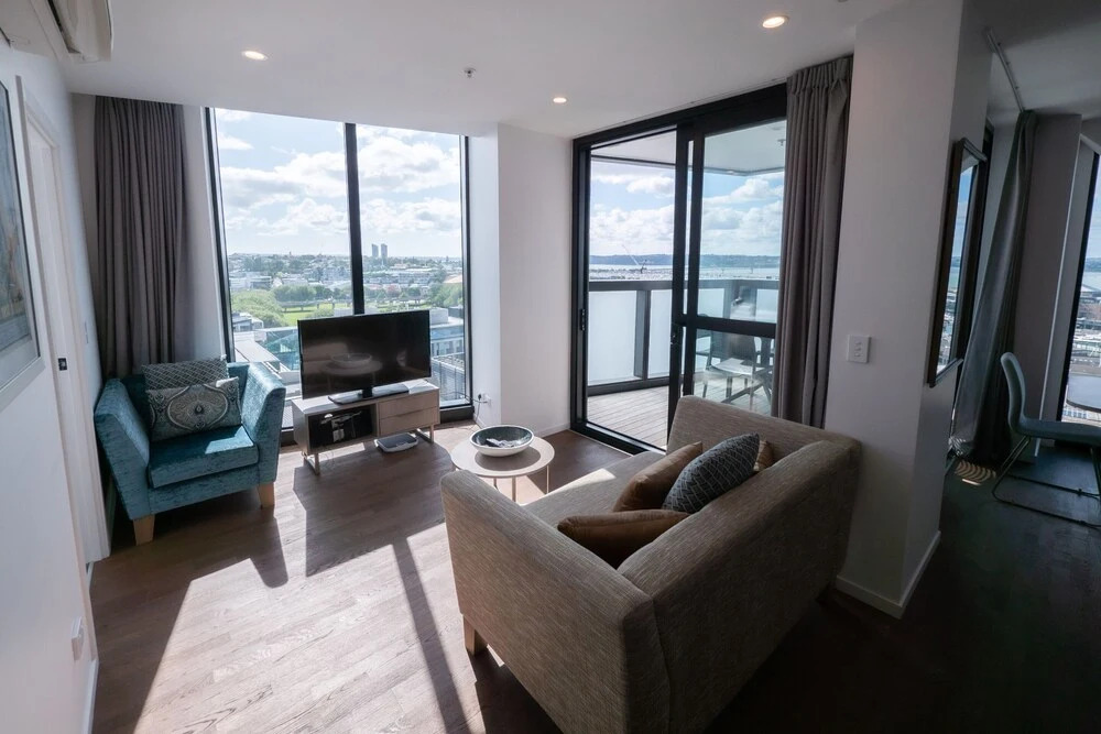 Stunning 2 Bedroom Apartment With City and Harbour Views in the CBD