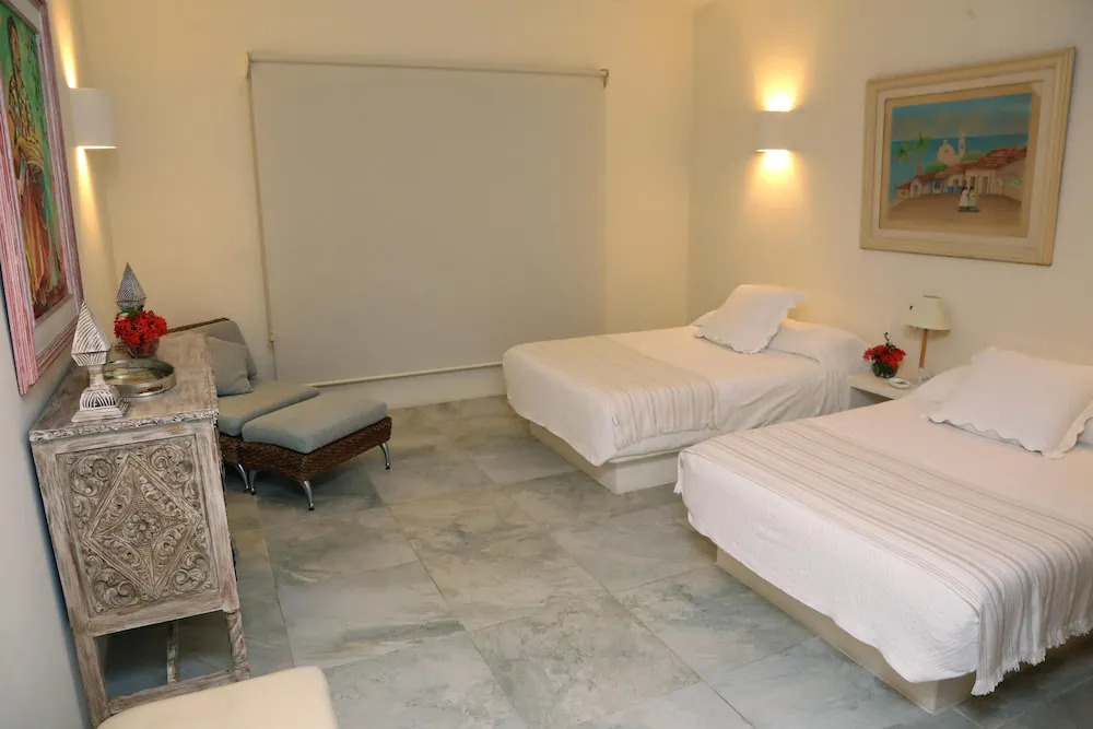 Villas Carey Condo