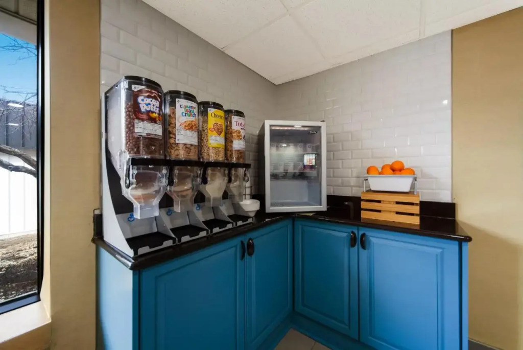 Hampton Inn Lincoln Airport I8