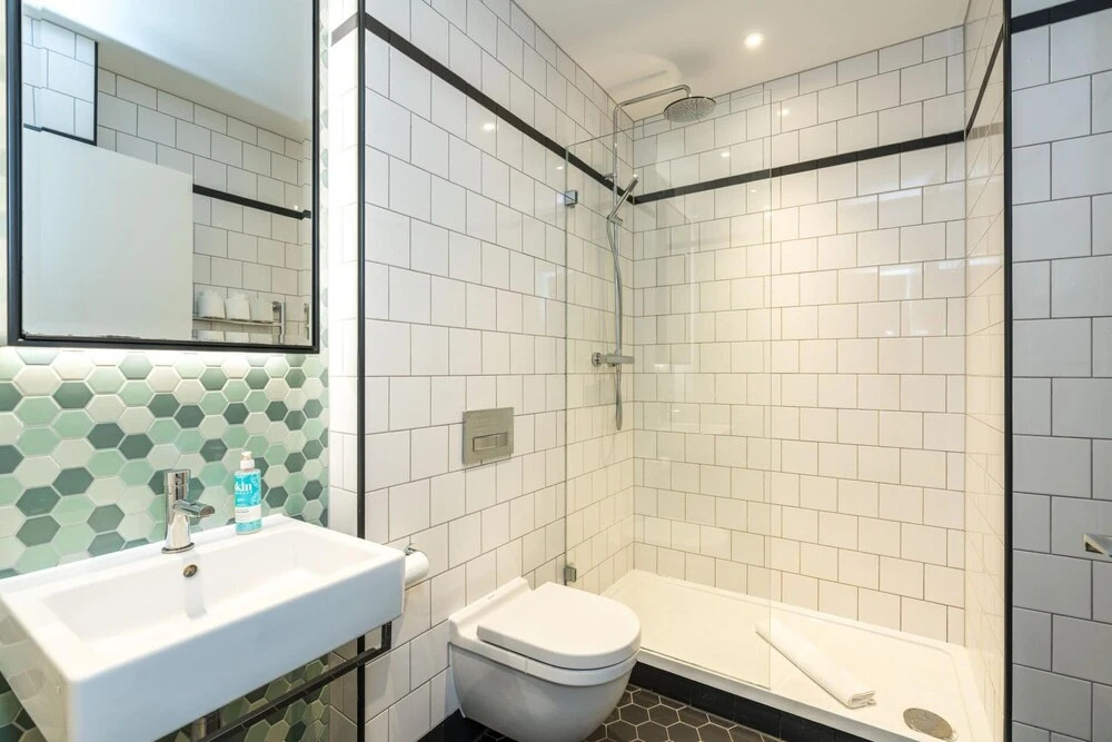 Superb 2BD Flat With Breathtaking Views!