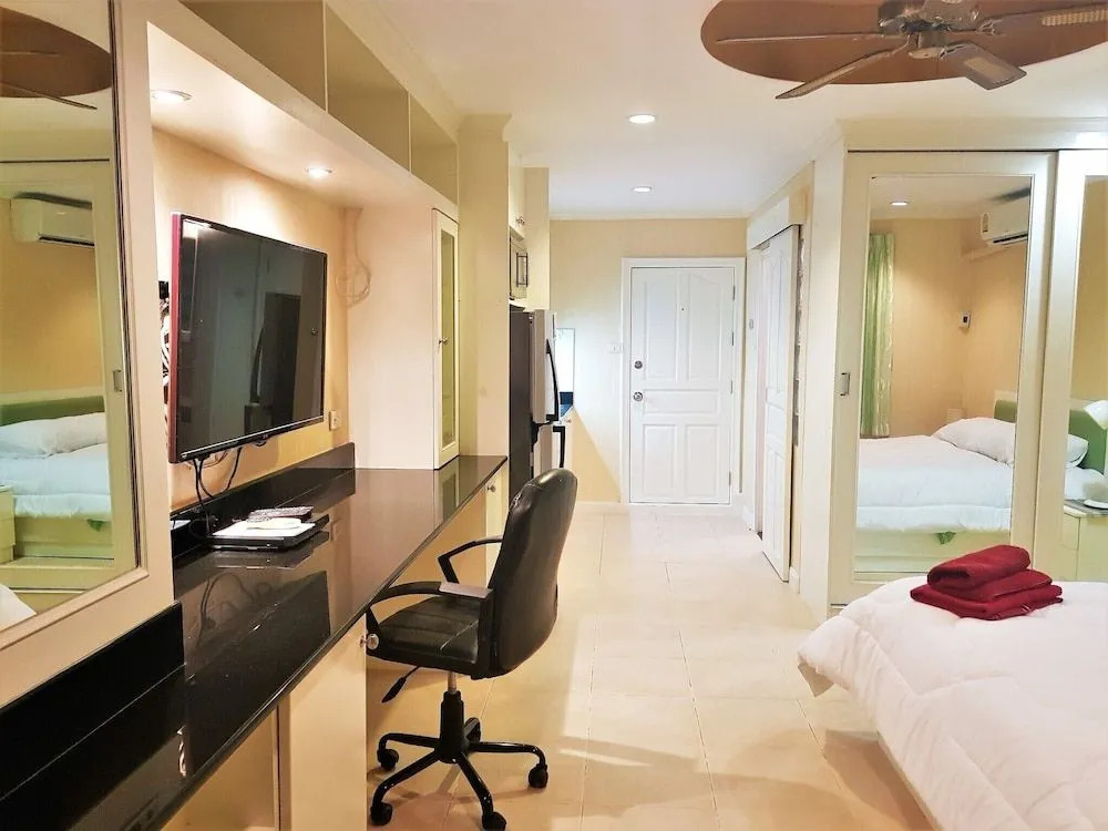 Jomtien Thip Condotel